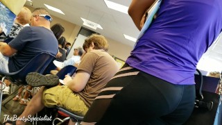 Young Milf With Nice Ass in Yoga Pants Candid