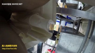 【国产】抄底不穿内裤到超市购物的闷骚眼镜妹w