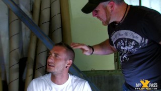 0792_Screaming slut gets pleasure from anal fisting