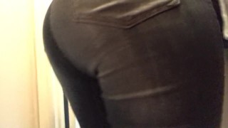 Camel toe & small booty in jeans